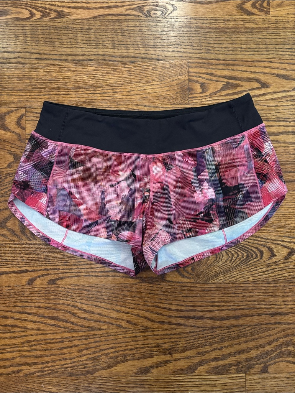 Lululemon patterned speed up shorts